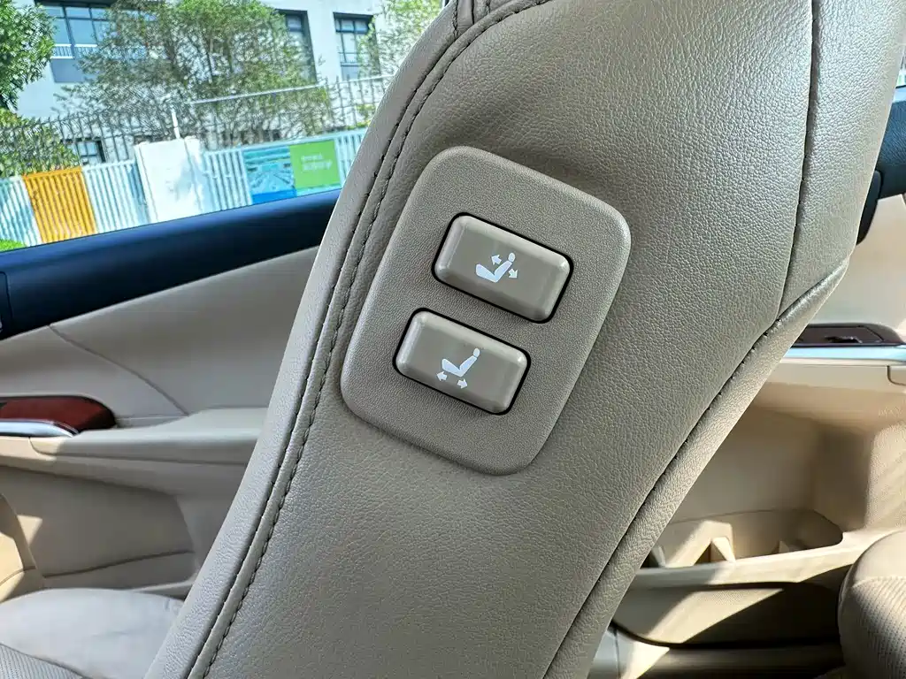Toyota Camry — миниатюра 17