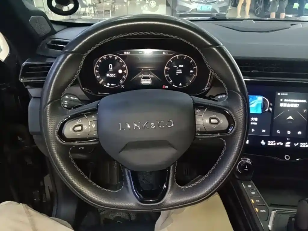Lynk & Co 01 — миниатюра 11