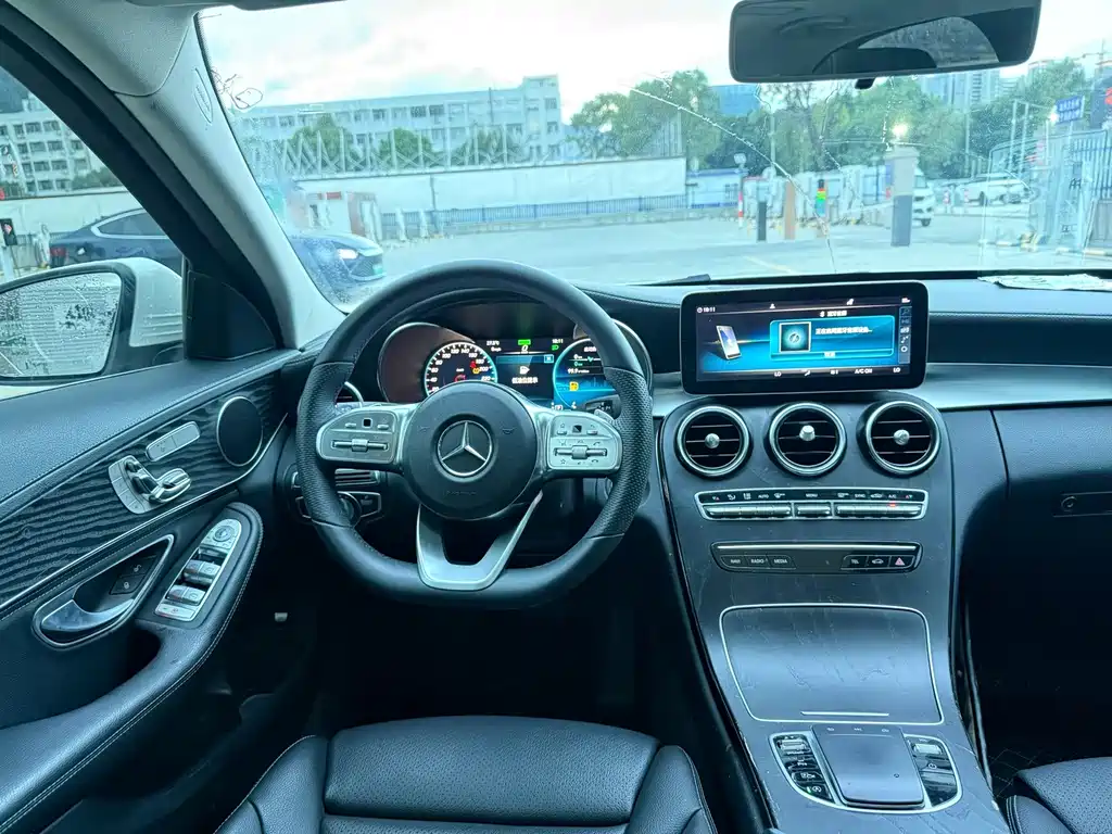 Mercedes-Benz C-Class — миниатюра 6