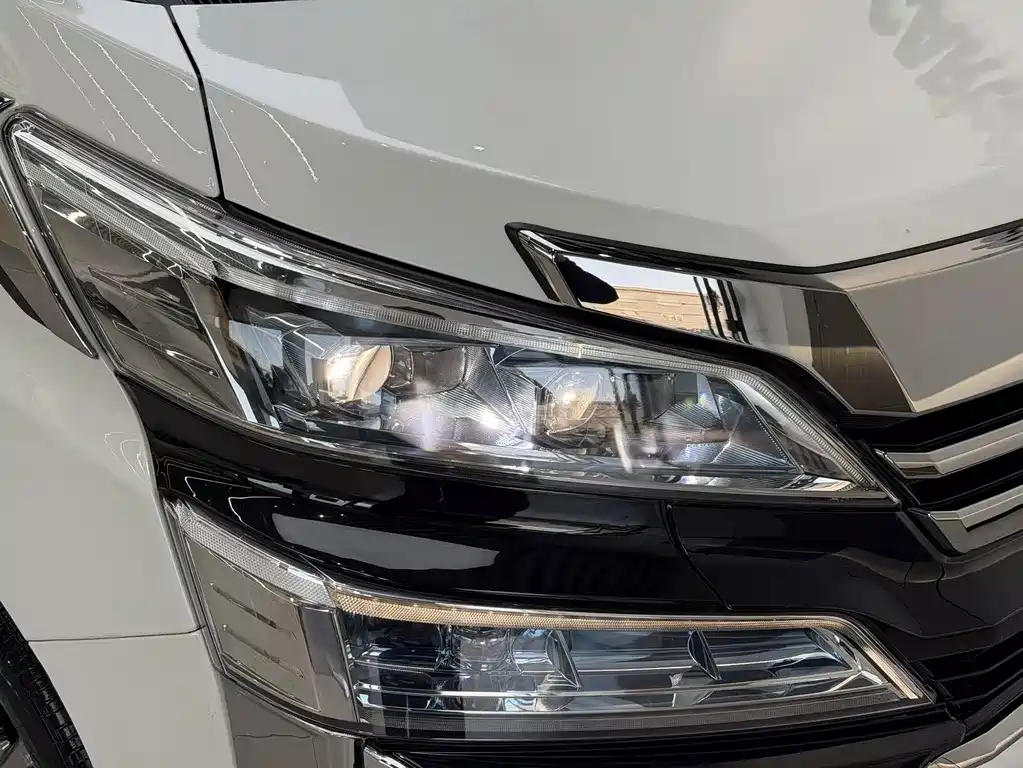 Toyota Vellfire — миниатюра 10