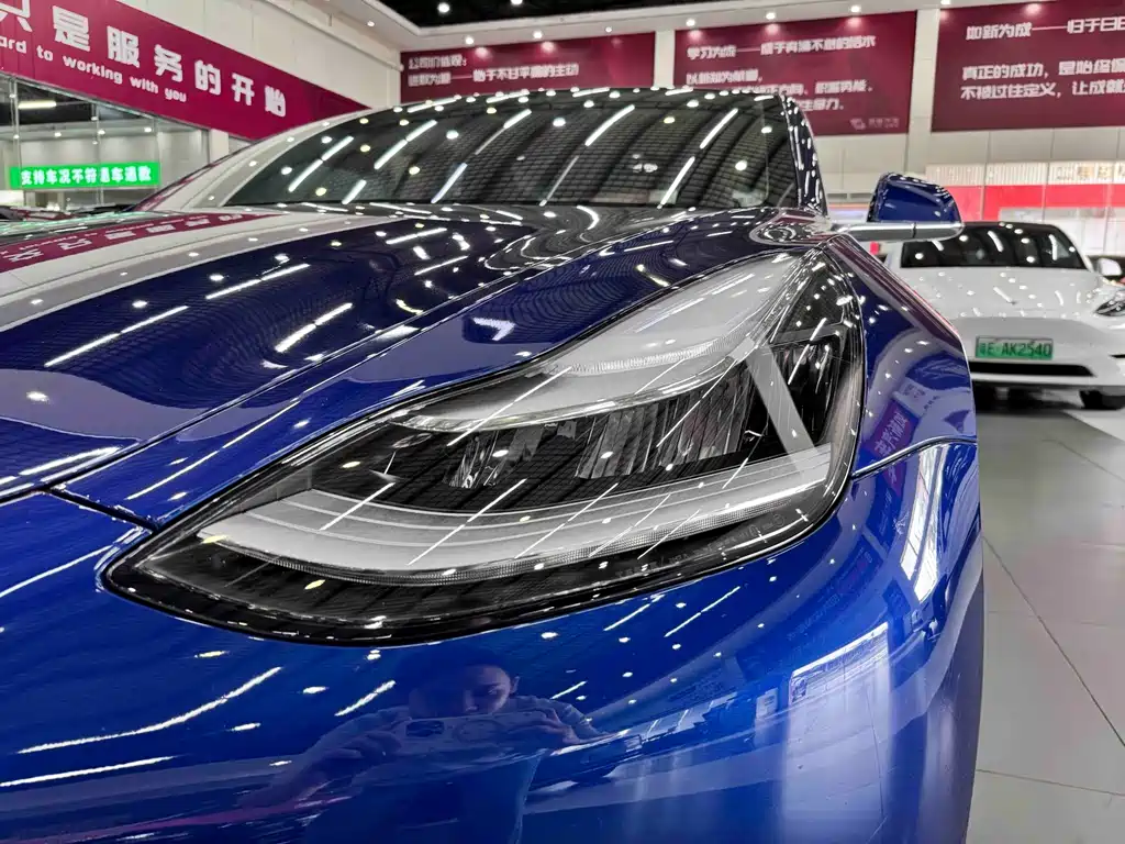 Tesla Model 3 — миниатюра 4