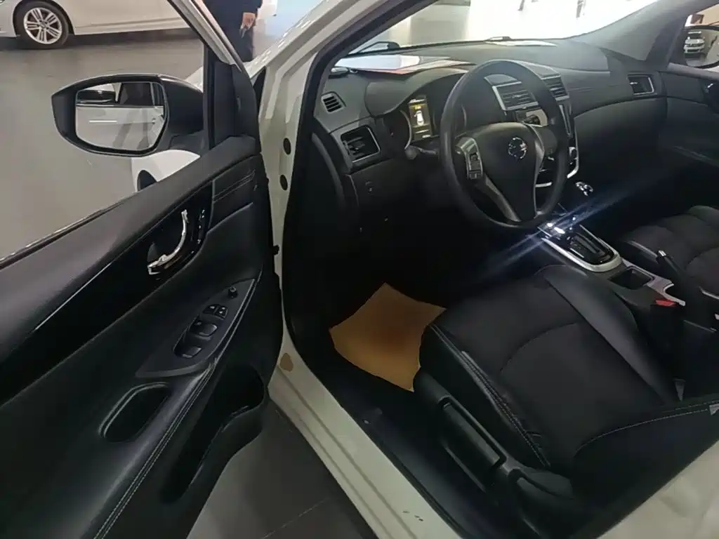 Nissan Tiida — миниатюра 16