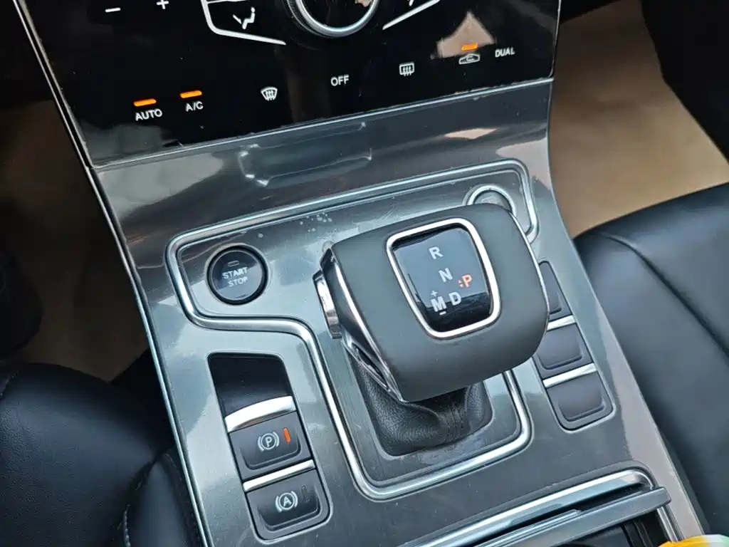 Hongqi Hongqi H5 — миниатюра 14