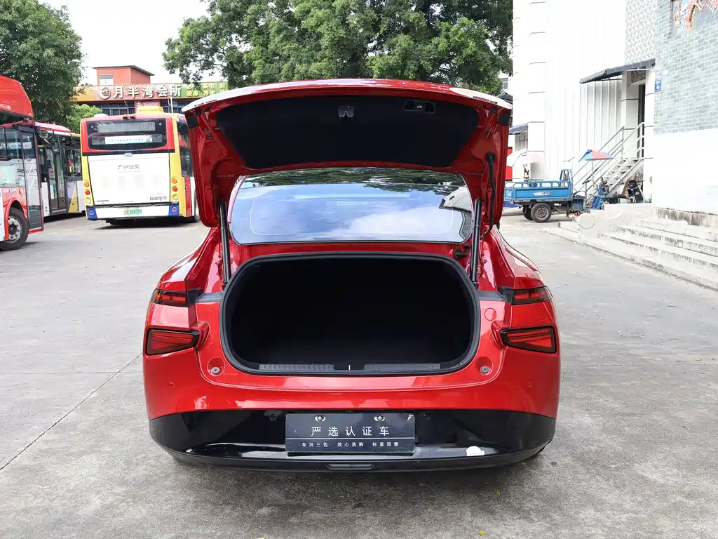 XPeng P7 — миниатюра 17