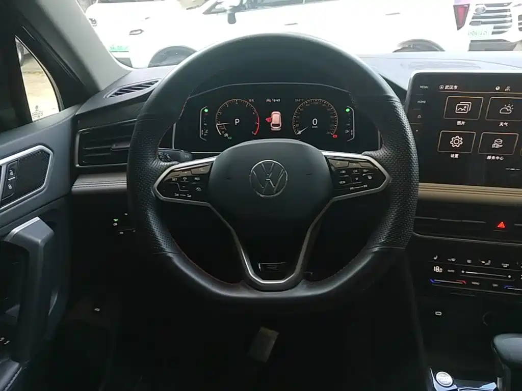 Volkswagen Tiguan L — миниатюра 11