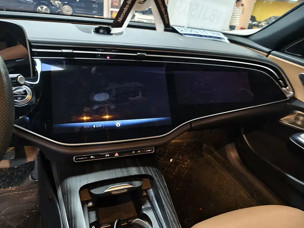Mercedes-Benz E-Class — миниатюра 6