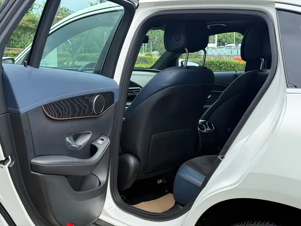 Mercedes-Benz EQC — миниатюра 8