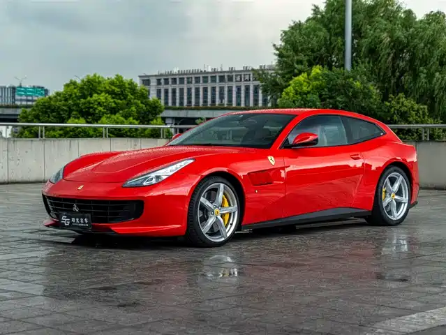 FERRARI GTC4LUSSO 2018