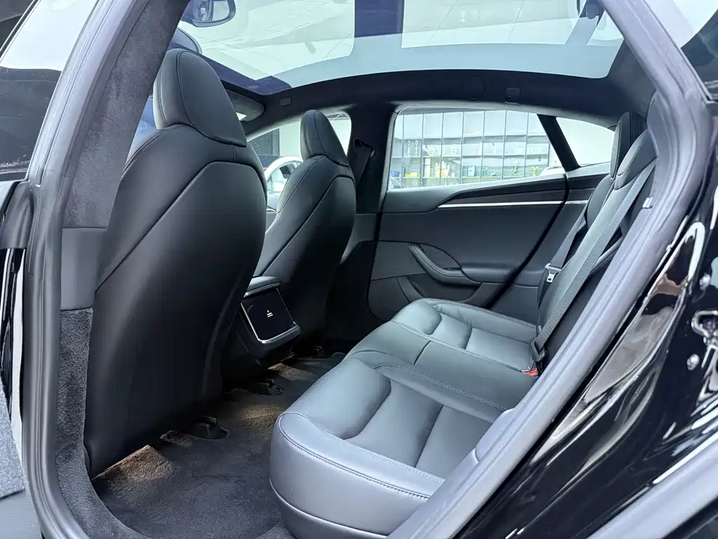 Tesla Model S — миниатюра 6