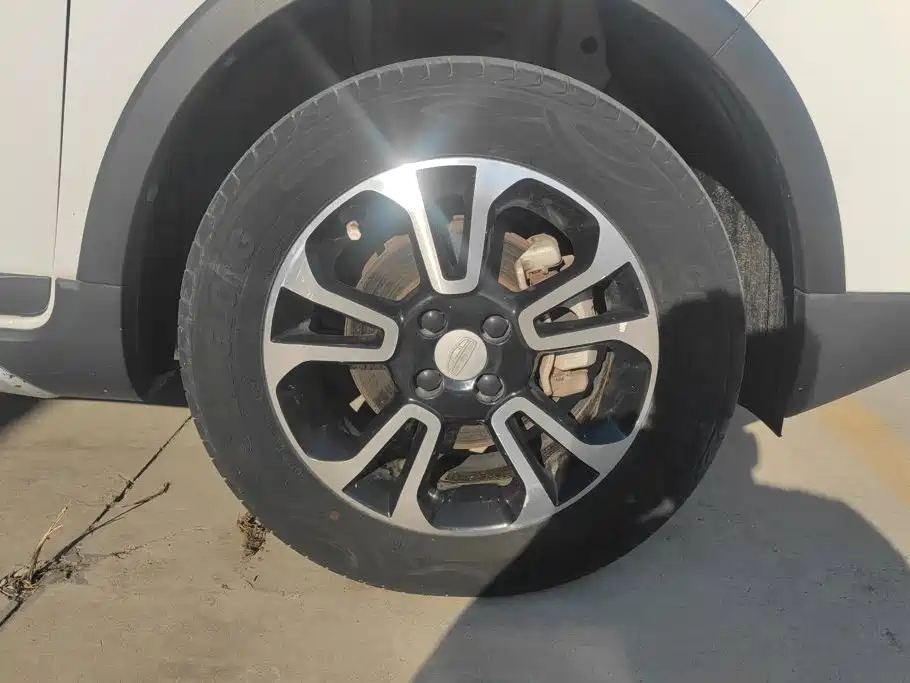 Geely Vision X3 — миниатюра 6