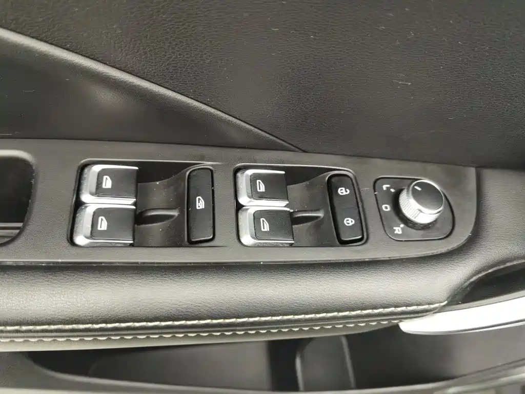 Geely Binyue — миниатюра 9