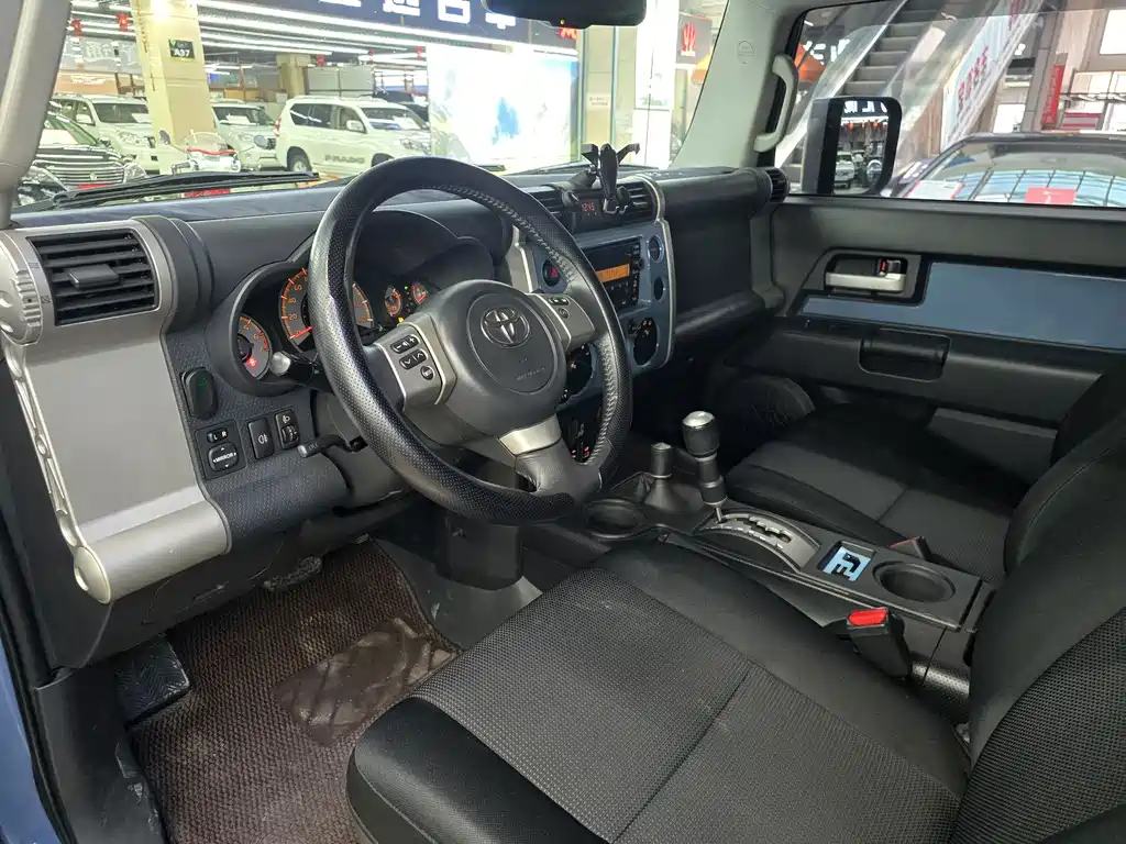 Toyota FJ Cruiser — миниатюра 13