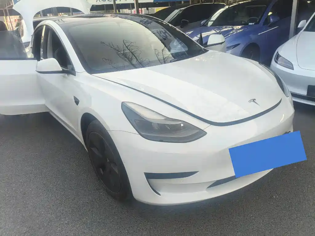 Tesla Model 3 — миниатюра 3