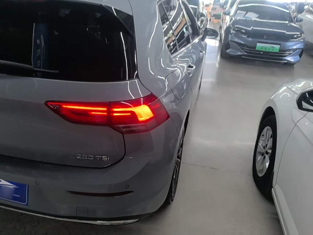 Volkswagen Golf 1.4 л 2023 г. Серебристо-серый, пробег 27599 км
