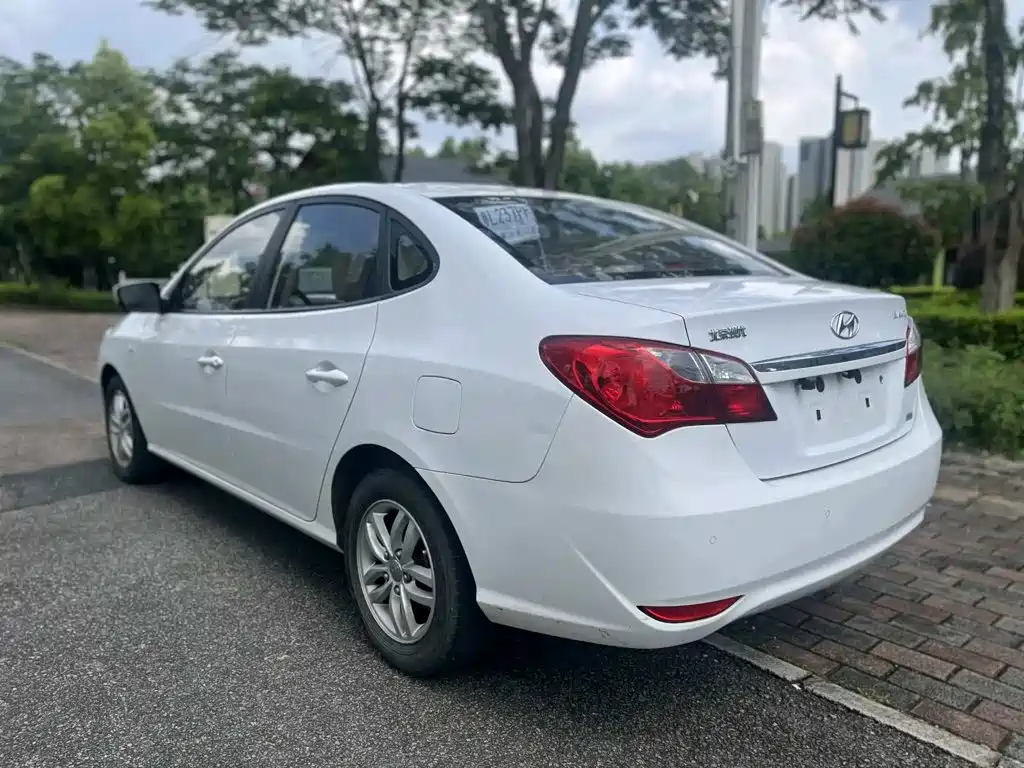Hyundai Elantra — миниатюра 9
