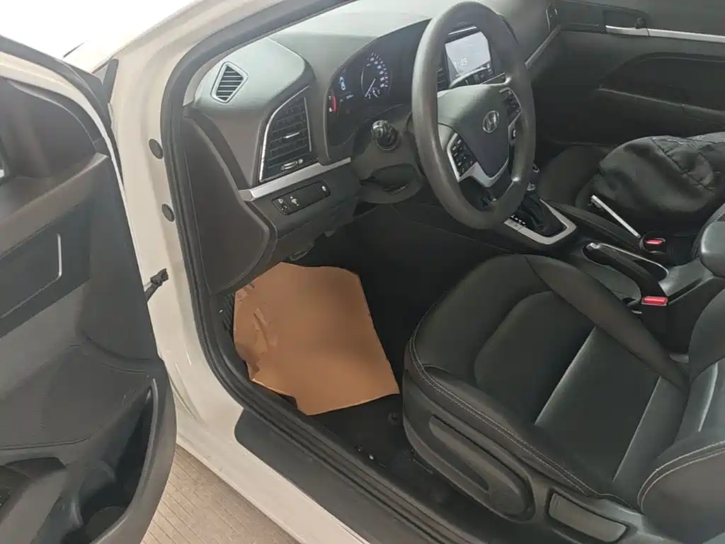 Hyundai Elantra — миниатюра 16