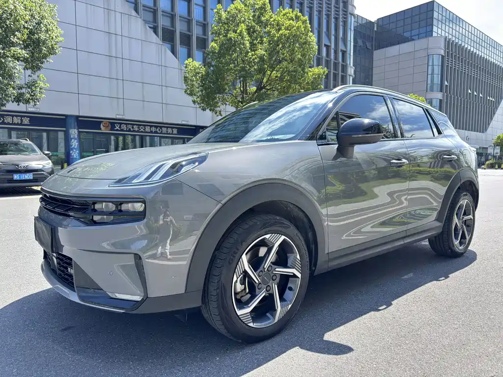 Lynk & Co 06