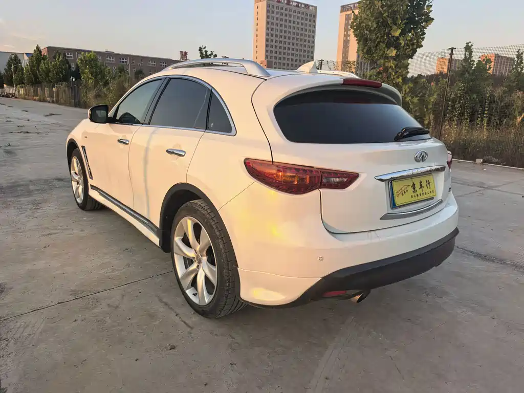 Infiniti FX — миниатюра 9