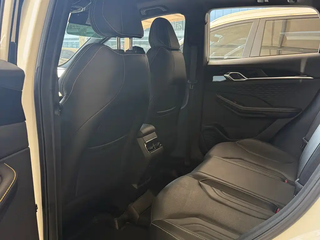 Geely Binyue — миниатюра 4