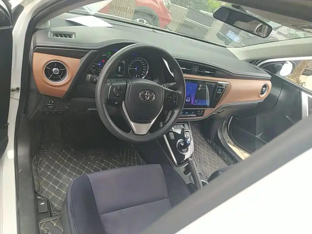Toyota Corolla Hybrid — миниатюра 10