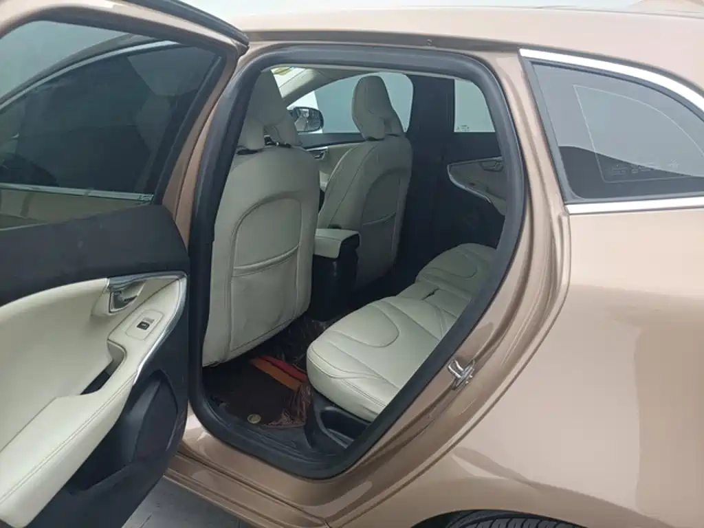 Volvo V40 — миниатюра 7