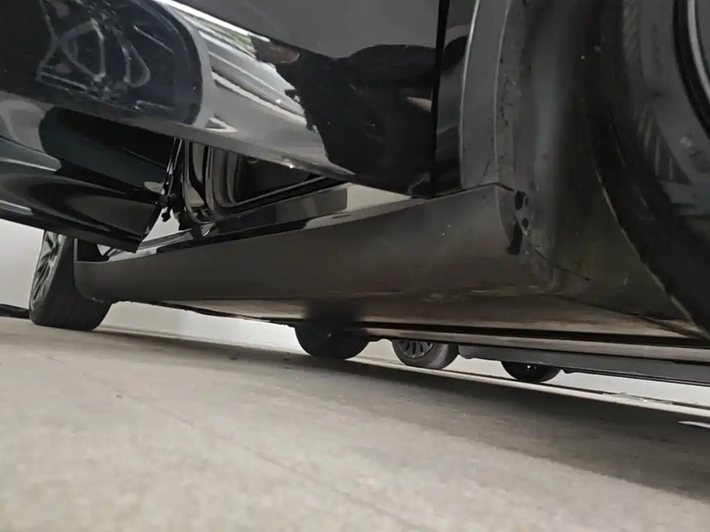 Tesla Model Y — миниатюра 21