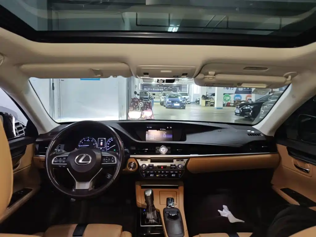 Lexus ES — миниатюра 18