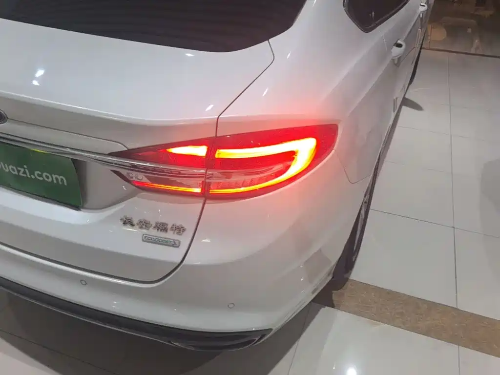 Ford Mondeo — миниатюра 8