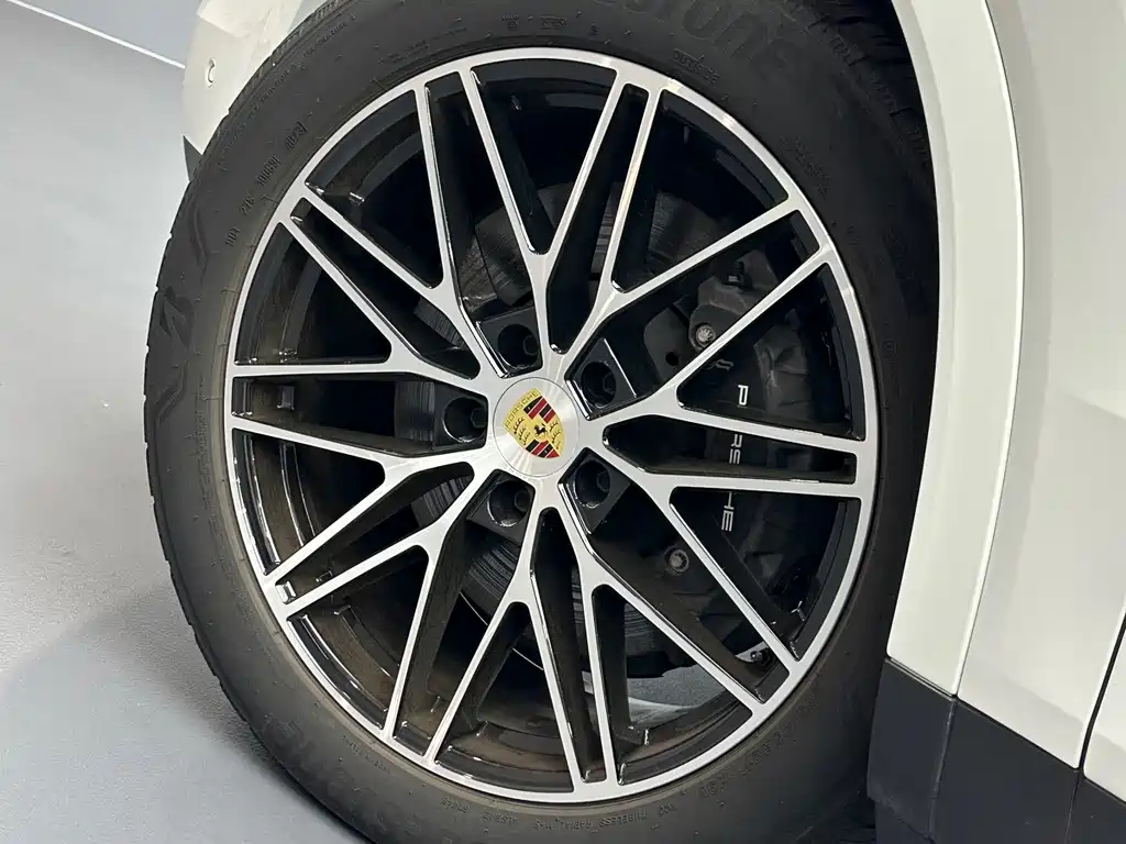 Porsche Cayenne — миниатюра 7