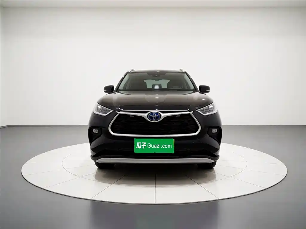 Toyota Highlander 2023 2.5L Luxury 7 мест