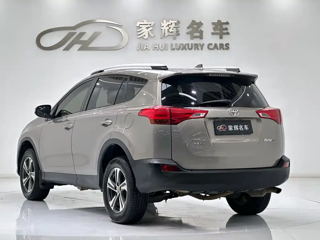 Toyota RAV4 — миниатюра 5