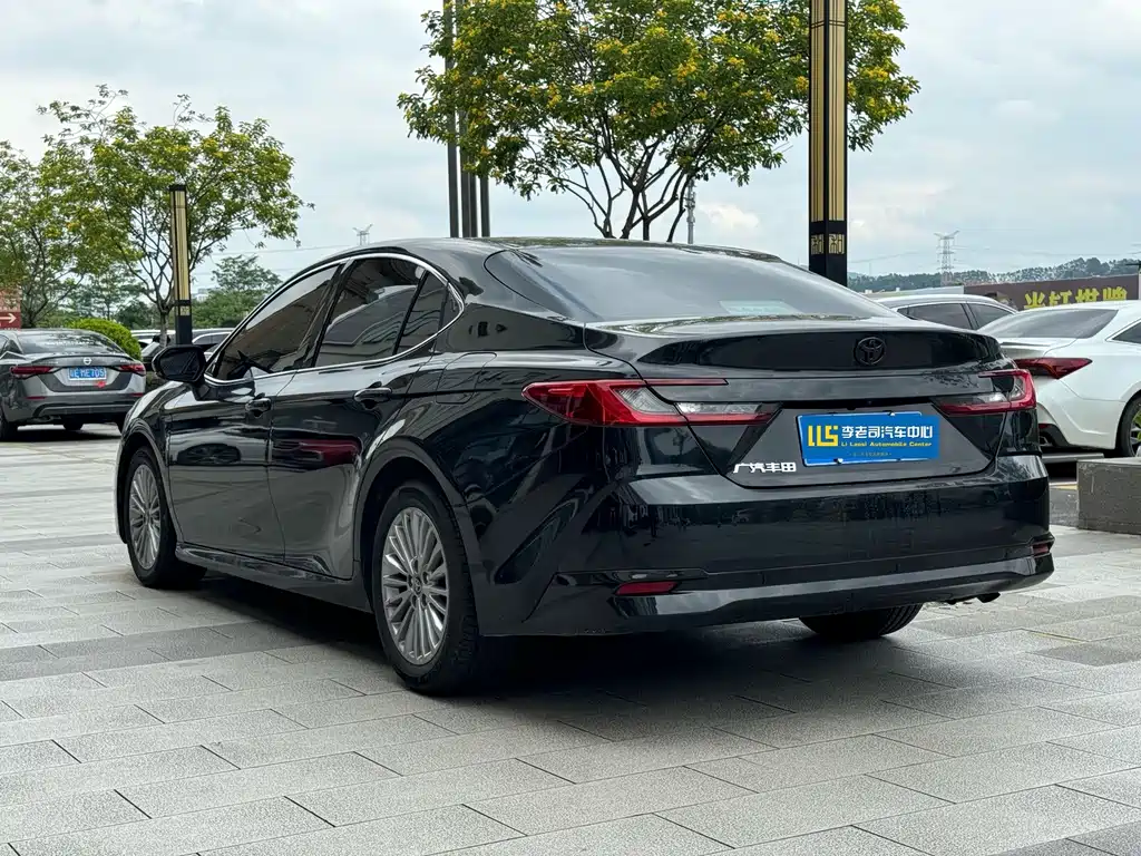 Toyota Camry — миниатюра 4