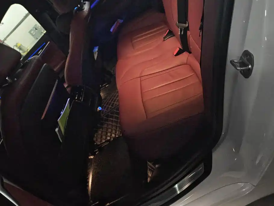 BMW 5 Series — миниатюра 11