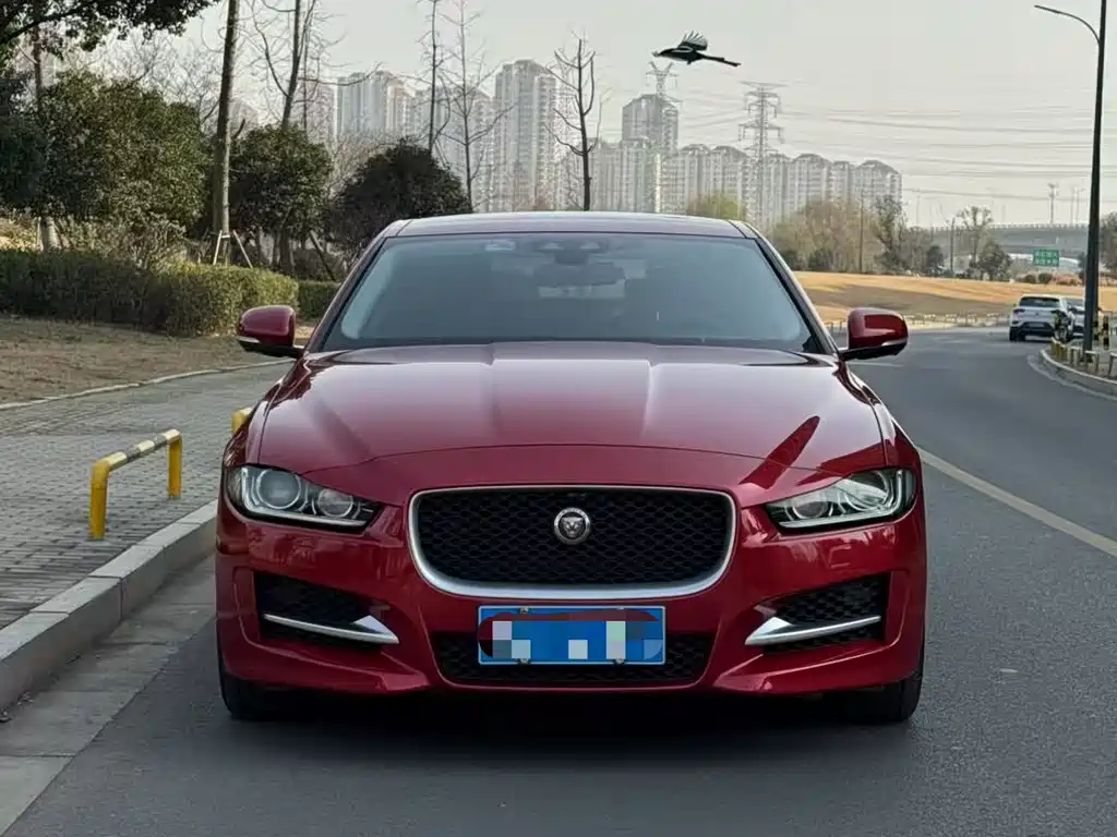 JAGUAR XE