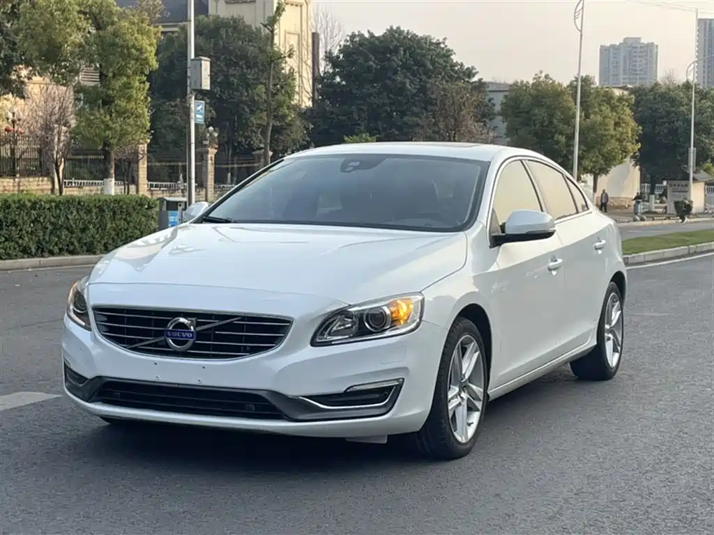 Купить Volvo S60