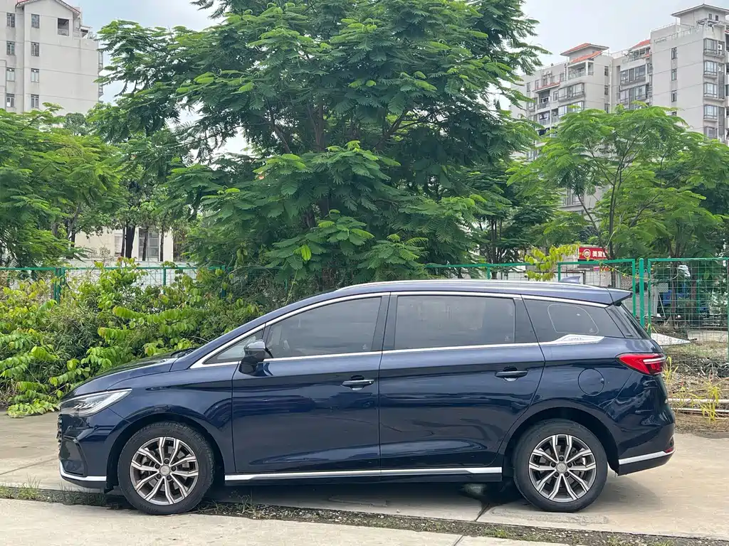 BYD MAX — миниатюра 3