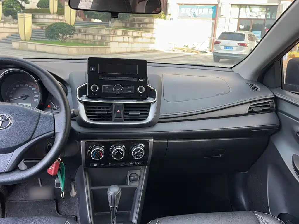 Toyota Yaris L — миниатюра 11