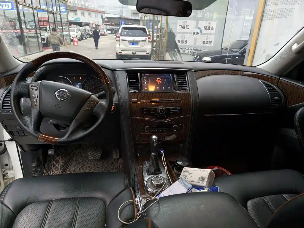 Nissan Patrol — миниатюра 8