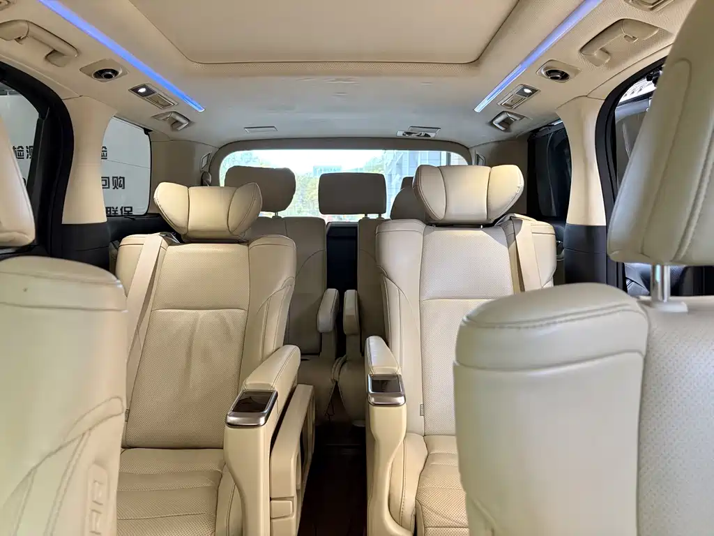 Toyota Alphard — миниатюра 12
