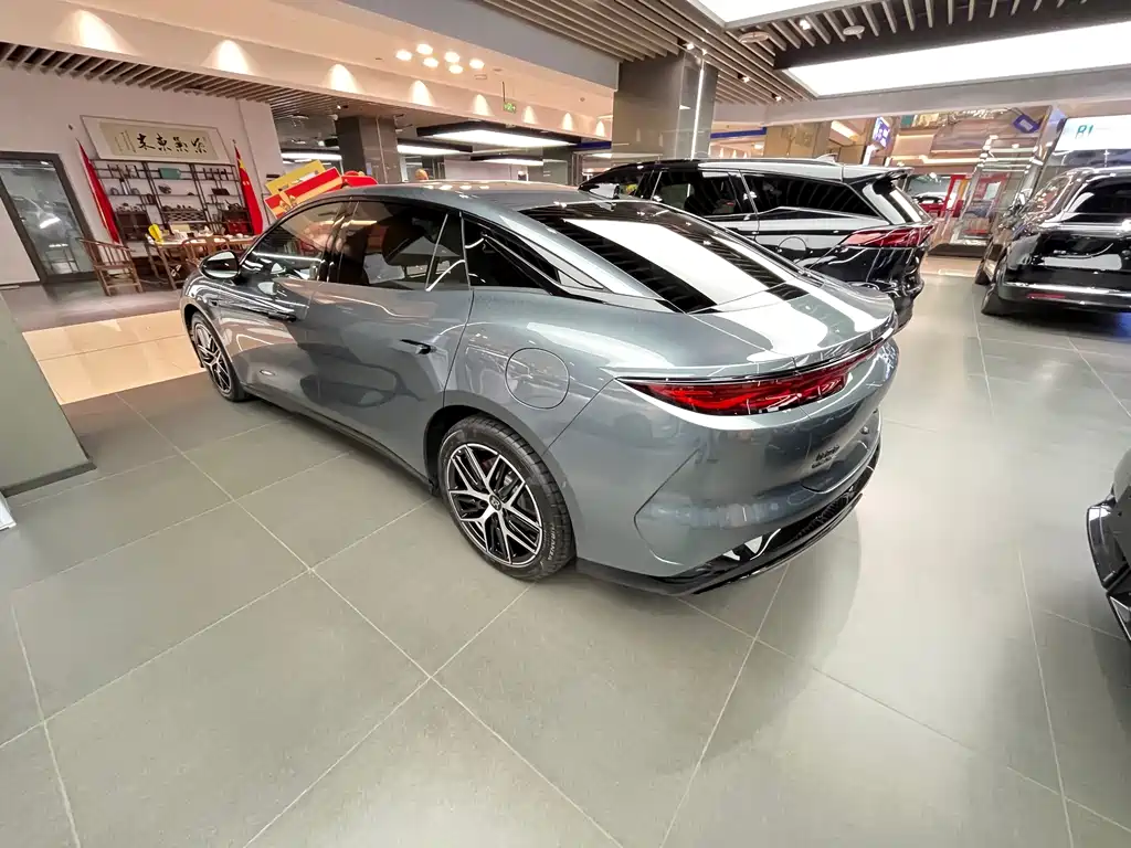 BYD Хань Ли — миниатюра 13