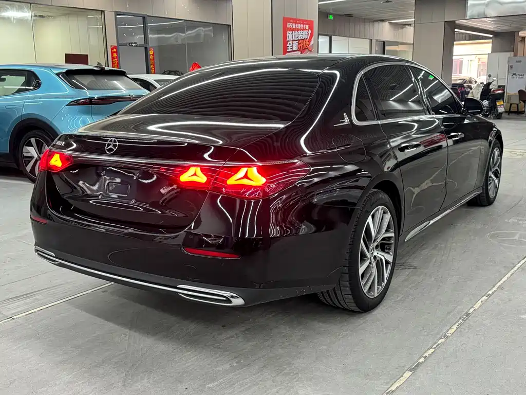 Mercedes-Benz E-Class — миниатюра 11