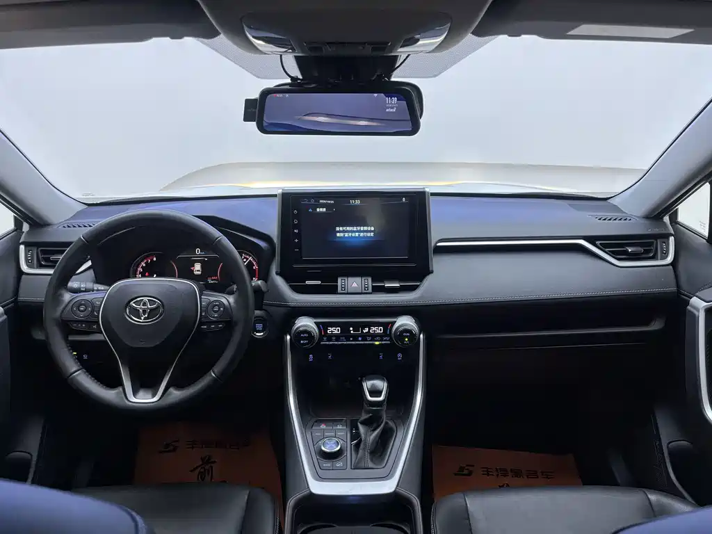 Toyota RAV4 — миниатюра 8