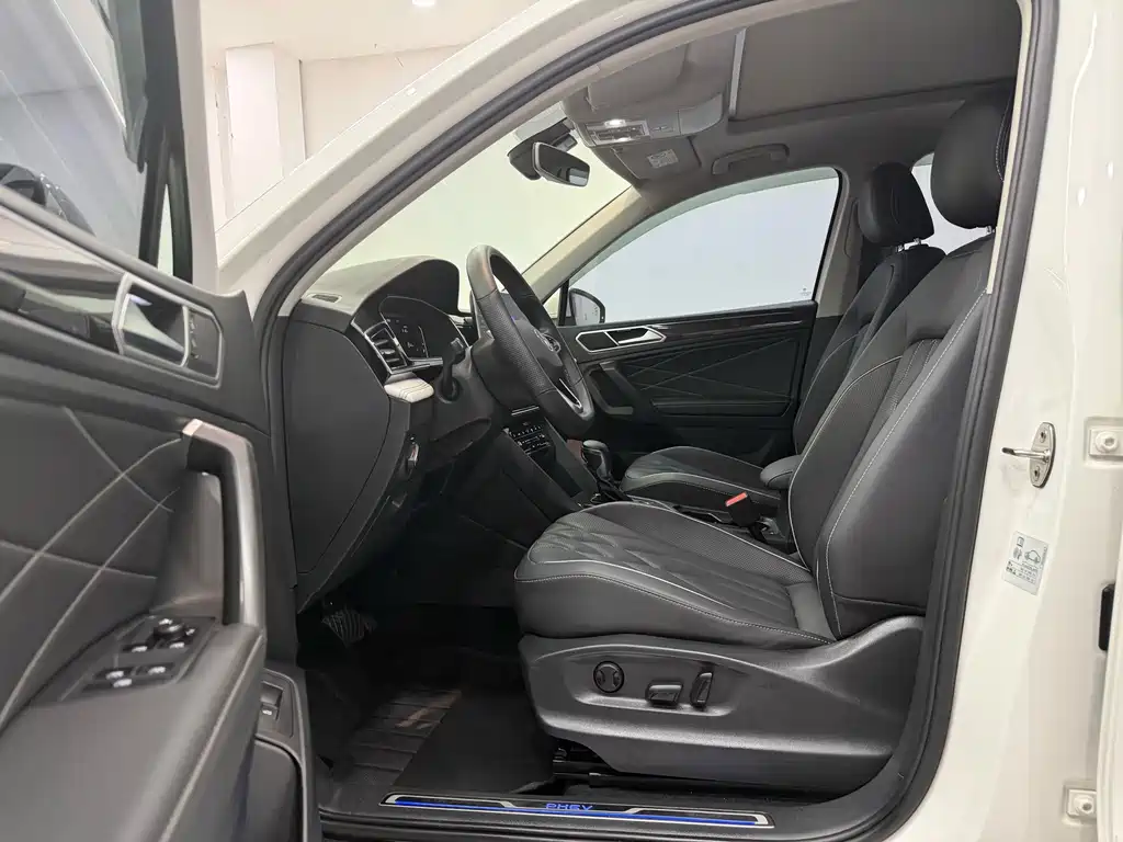 Volkswagen Tiguan L PHEV — миниатюра 11