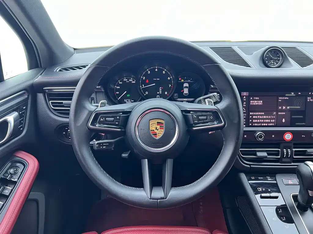 Porsche Macan 2022 — фото 9