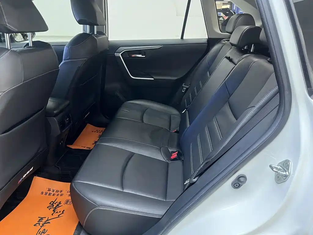 Toyota RAV4 — миниатюра 7