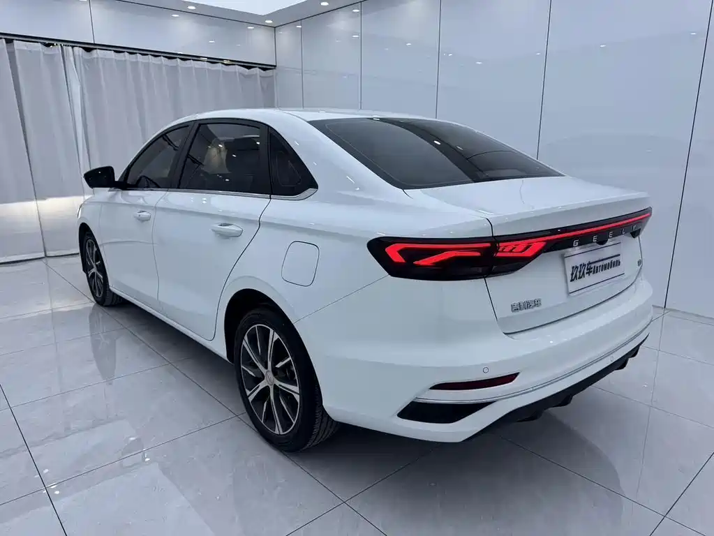 Geely Emgrand — миниатюра 5