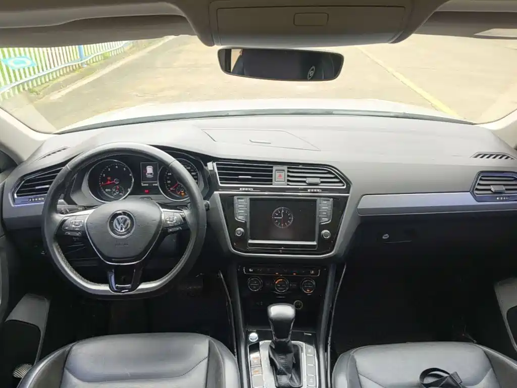 Volkswagen Tiguan L L 2017 330TSI AT Luxury