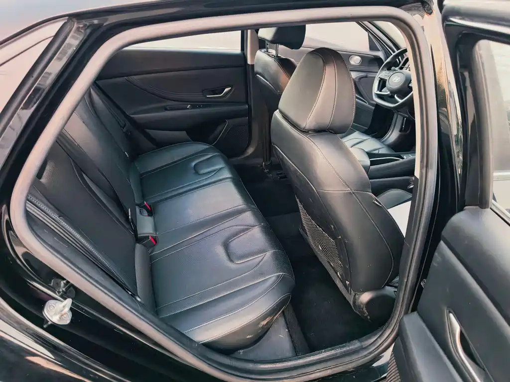 Hyundai Elantra — миниатюра 9