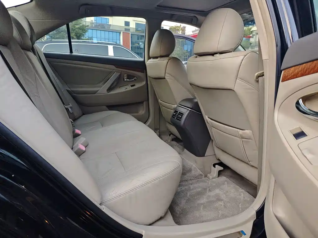 Toyota Camry — миниатюра 13