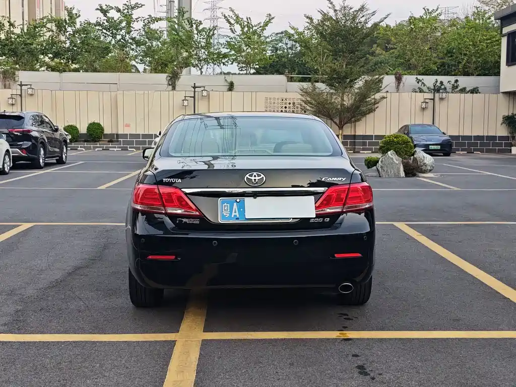 Toyota Camry — миниатюра 5